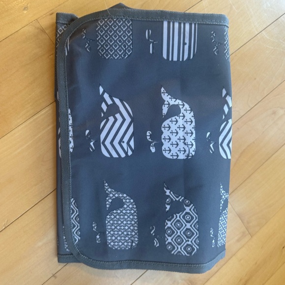 Gray and White Whale Travel bag - Picture 2 of 3